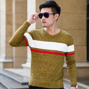 Мъжки пуловер с V-образно деколте тип Слим в няколко цвята