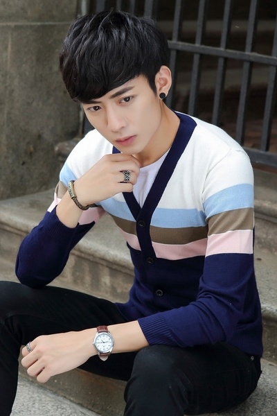 Свежа мъжка тънка жилетка с V-образно деколте