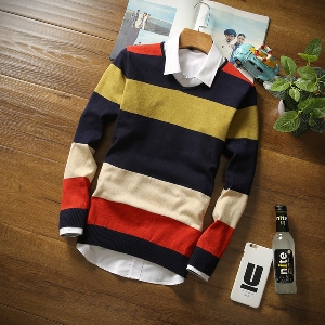 Тънък мъжки пуловер с  V-образно деколте в различни цветове