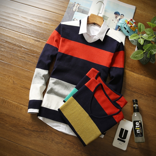 Тънък мъжки пуловер с  V-образно деколте в различни цветове