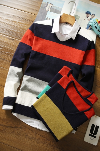 Тънък мъжки пуловер с  V-образно деколте в различни цветове