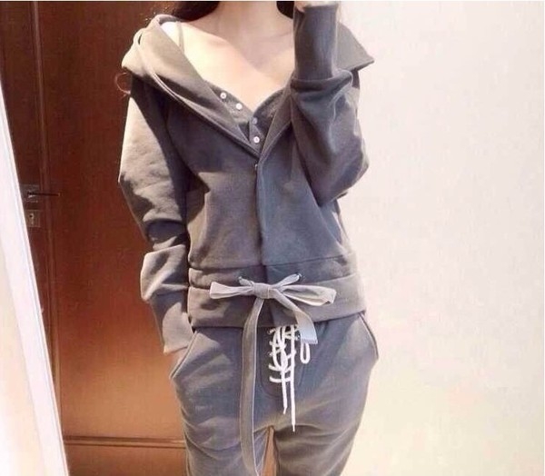 Дамски спортен сив екип от три части с връзки