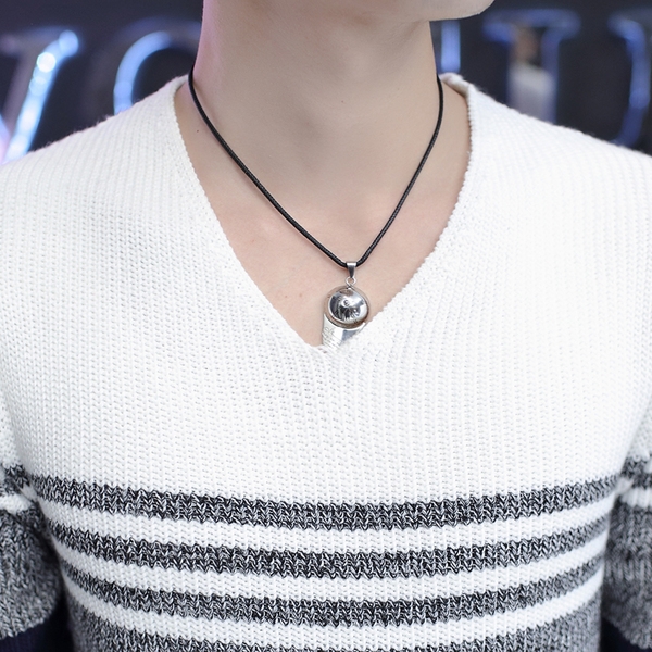 Слим мъжки пуловер с  V-образно деколте  в няколко модела