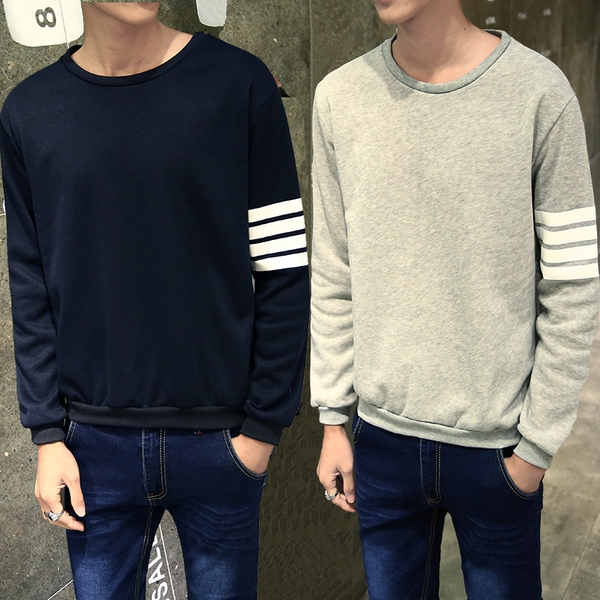 Изчистени мъжки пуловери в сив, черен, сив цвят. 