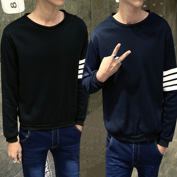 Изчистени мъжки пуловери в сив, черен, сив цвят. 