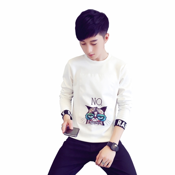 Тънка блуза за мъже в черно и бяло. 