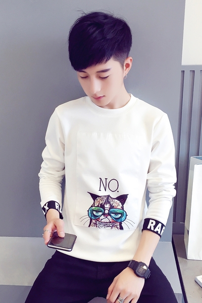 Тънка блуза за мъже в черно и бяло. 