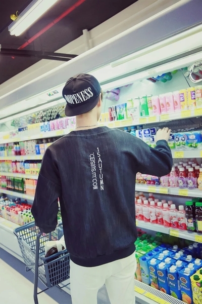 Φούτερ μπλούζα  για τους άντρες  σε δύο χρώματα και τσέπες