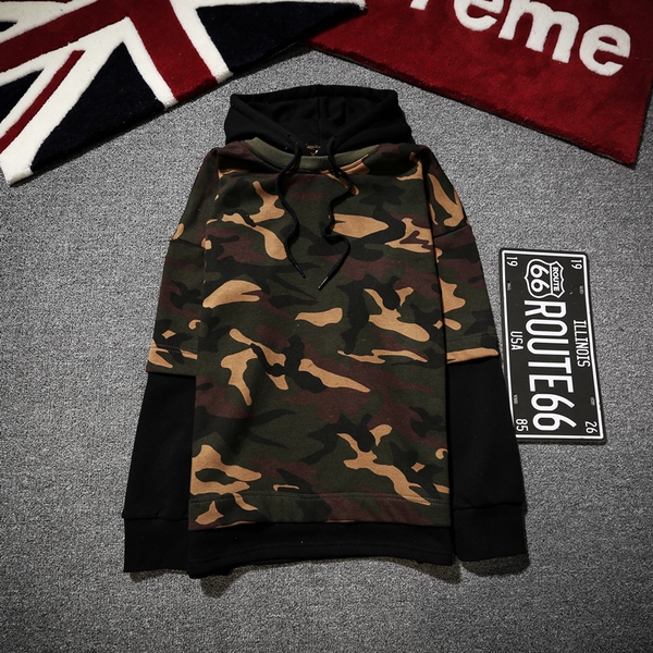 Камуфлажен мъжки суичър с качулка и ръкави в бял, черен и кафяв цвят