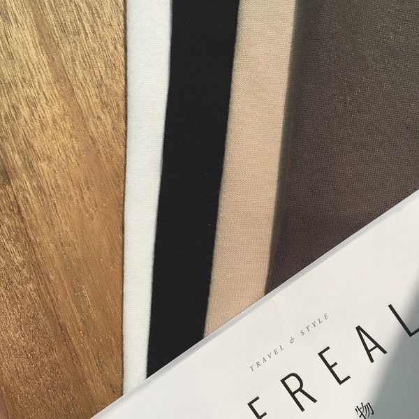 Ευρεία βαμβακερές μπλούζες   για τους άνδρες κατάλληλα  για τις  φθινοπωρινές  ημέρες, σε τέσσερα χρώματα