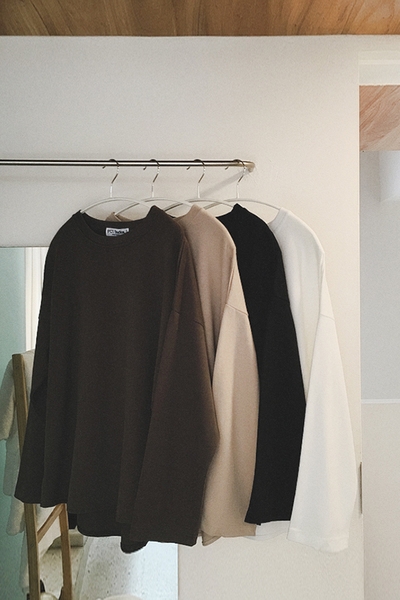 Ευρεία βαμβακερές μπλούζες   για τους άνδρες κατάλληλα  για τις  φθινοπωρινές  ημέρες, σε τέσσερα χρώματα