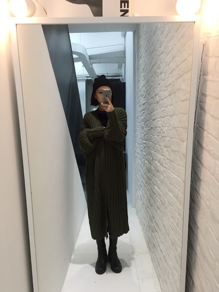 Женска широка жилетка подходяща за студените зимни дни. 