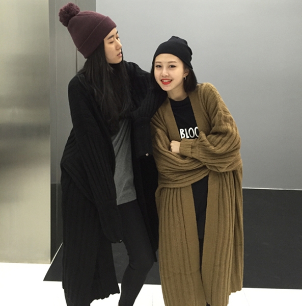 Женска широка жилетка подходяща за студените зимни дни. 