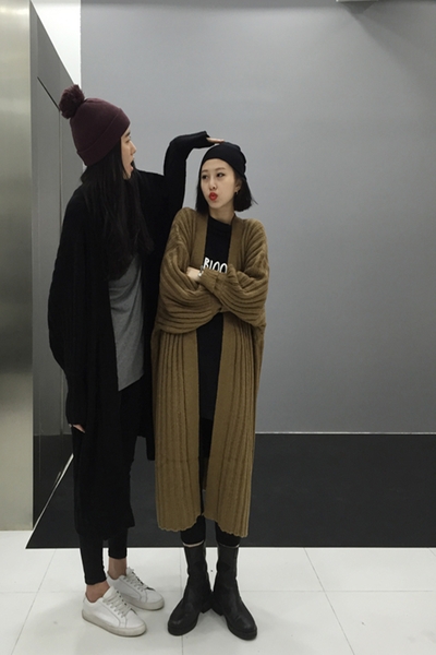 Женска широка жилетка подходяща за студените зимни дни. 