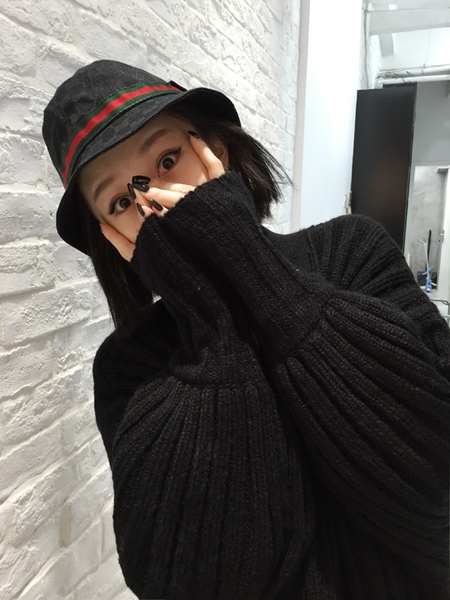 Женска широка жилетка подходяща за студените зимни дни. 