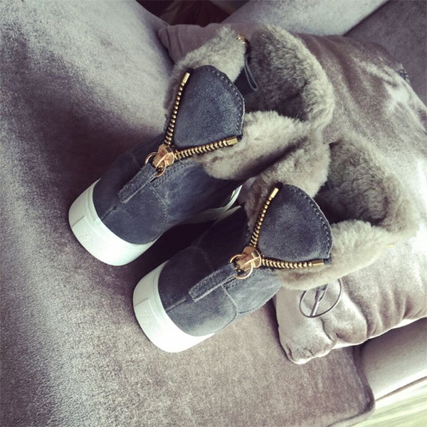 Стилни дамки боти с пух в зимни цветове
