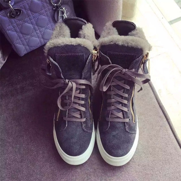 Стилни дамки боти с пух в зимни цветове