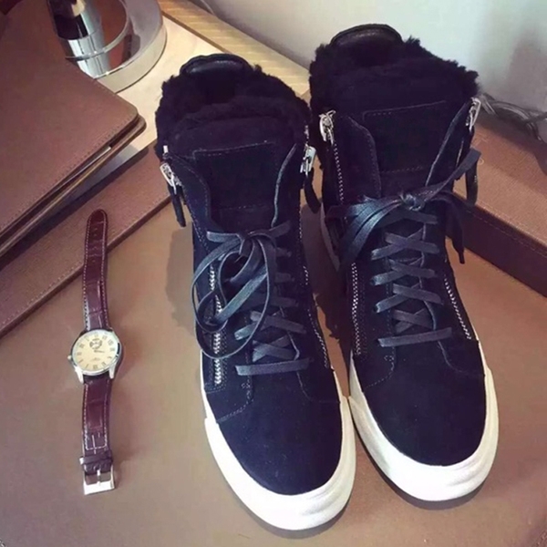 Стилни дамки боти с пух в зимни цветове