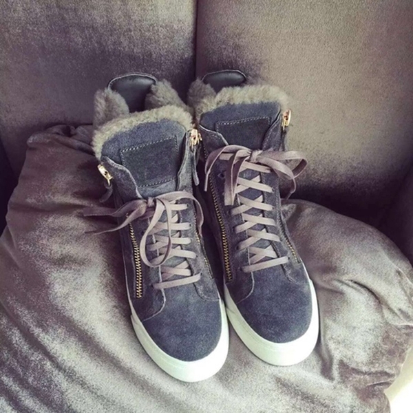 Стилни дамки боти с пух в зимни цветове