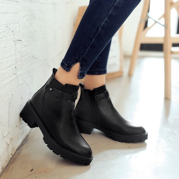 Зимни женски боти с подметка подходяща за сняг кафяви, черни, бели