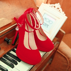 Обувки с висок ток - червени и черни