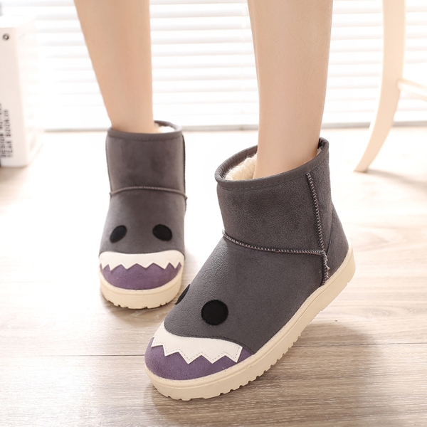 Топли дамски боти в различни модели и цветове