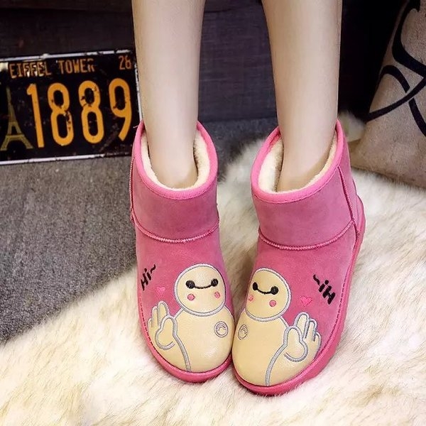 Топли дамски боти в различни модели и цветове