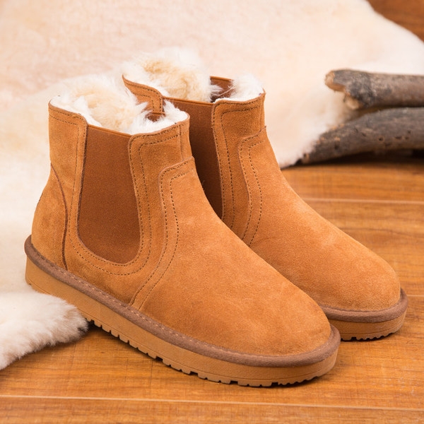 Ζεστές χειμωνιάτικες μπότες σε χρώματα χειμώνας