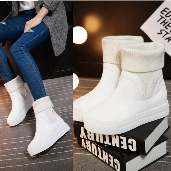 Дамски боти на платформа в черен и бял цвят