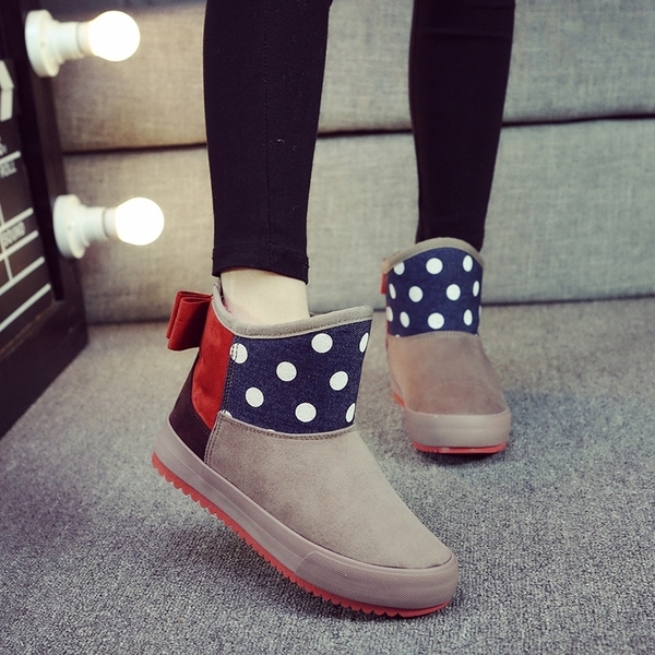 Стилни дамски боти в няколко цвята с десен на точки и панделка