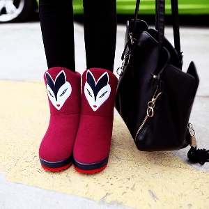 Ζεστές γυναικείες μπότες  σε μαύρο και κόκκινο χρώμα με κινούμενα σχέδια