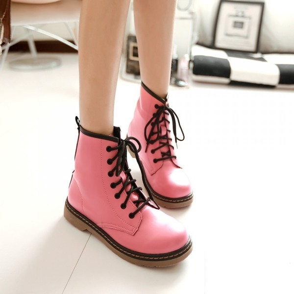 Φθινόπωρο casual μπότες με μαύρους κρίκους διατίθενται σε τρία χρώματα από τεχνητό δέρμα