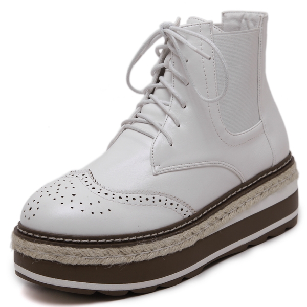 Женски боти от еко кожа с връзки в три цвята.