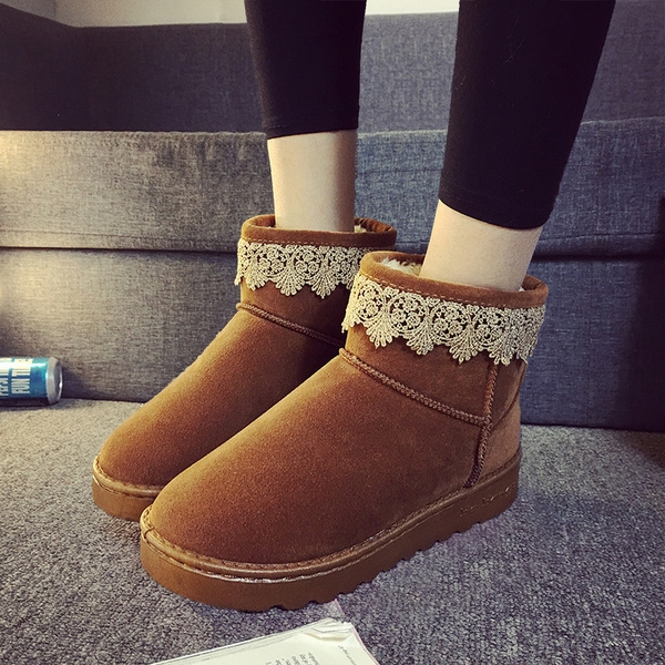 Ζεστές  γυναικείες μπότεςσε μαύρο, καφέ και μοβ χρώμα με δαντέλα