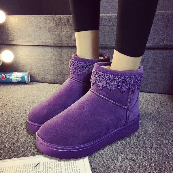 Ζεστές  γυναικείες μπότεςσε μαύρο, καφέ και μοβ χρώμα με δαντέλα