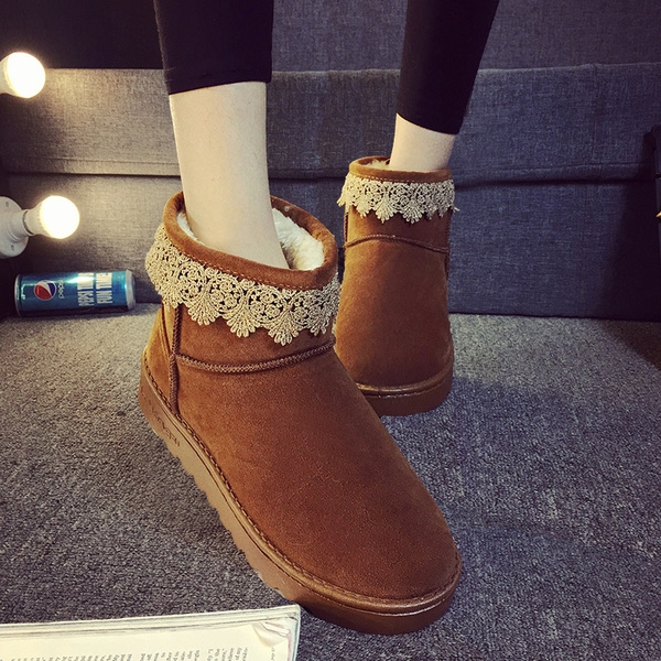 Ζεστές  γυναικείες μπότεςσε μαύρο, καφέ και μοβ χρώμα με δαντέλα