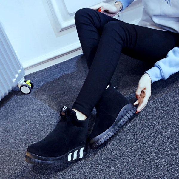 Дебели топли боти за дамите в черен и червен цвят