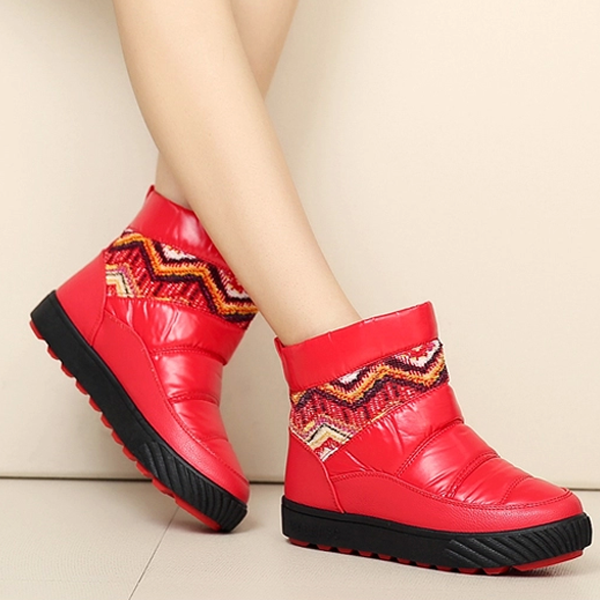 Непромокаеми дамски боти в червен, черен и зелен цвят с декорация