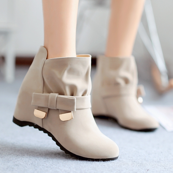 Κομψές γυναικείες μπότες με κορδέλα σε ροζ, μπλε, μαύρο και μπεζ χρώμα