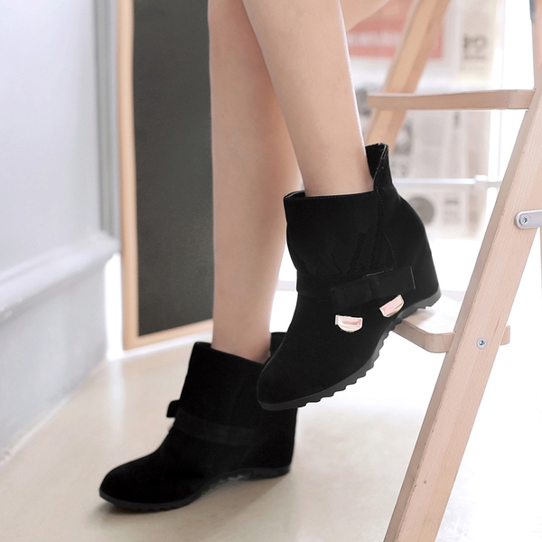 Κομψές γυναικείες μπότες με κορδέλα σε ροζ, μπλε, μαύρο και μπεζ χρώμα