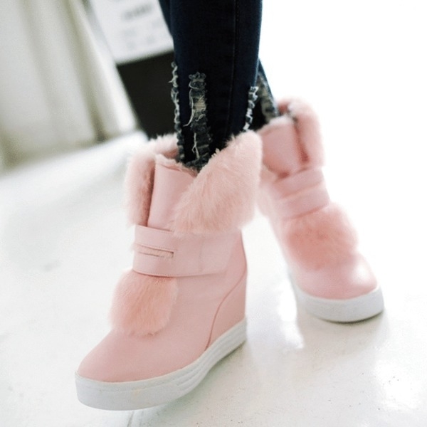 Дамски боти на платформа с пух и лепки в свежи цветове