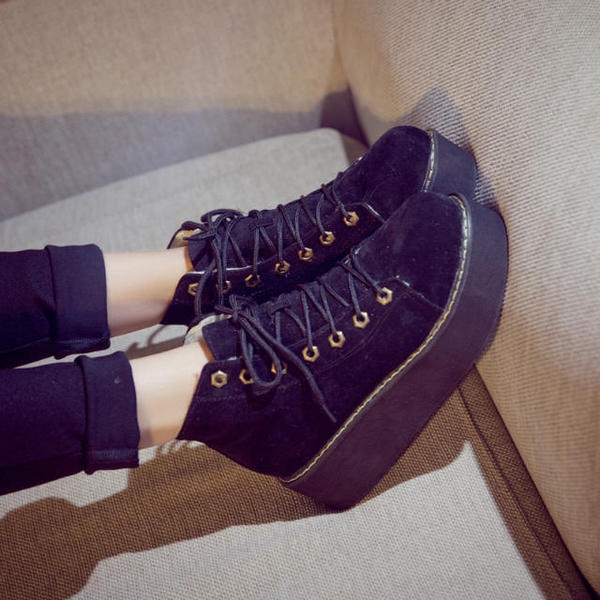 Γυναικείες μπότες σε μαύρο και καφέ χρώμα - 3 μοντέλα