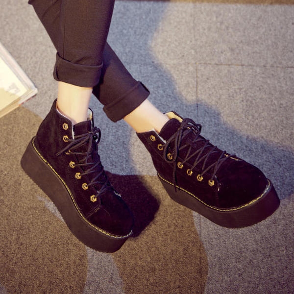 Дебели дамски боти в черен и кафяв цвят - 3 модела