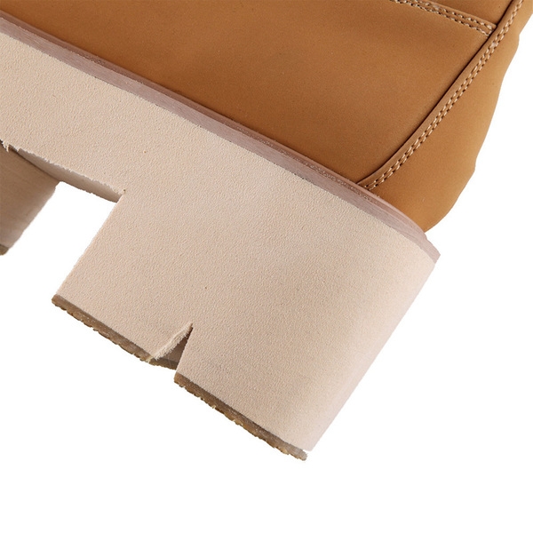 Γυναικείες χειμωνιάτικες μπότες με μεγάλη πλατφόρμα κατάλληλες για το χιόνι σε μαύρο και καφέ χρώμα