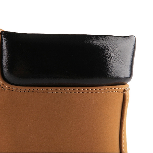 Γυναικείες χειμωνιάτικες μπότες με μεγάλη πλατφόρμα κατάλληλες για το χιόνι σε μαύρο και καφέ χρώμα