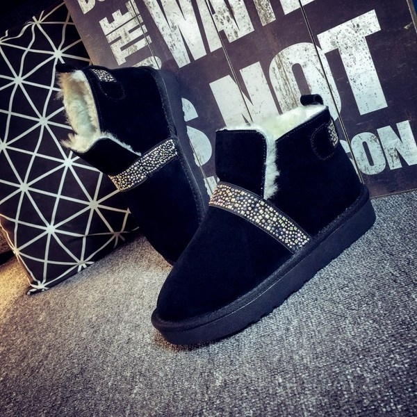 Κομψές γυναικείες μπότες με πέτρες σε μαύρο και καφέ χρώμα