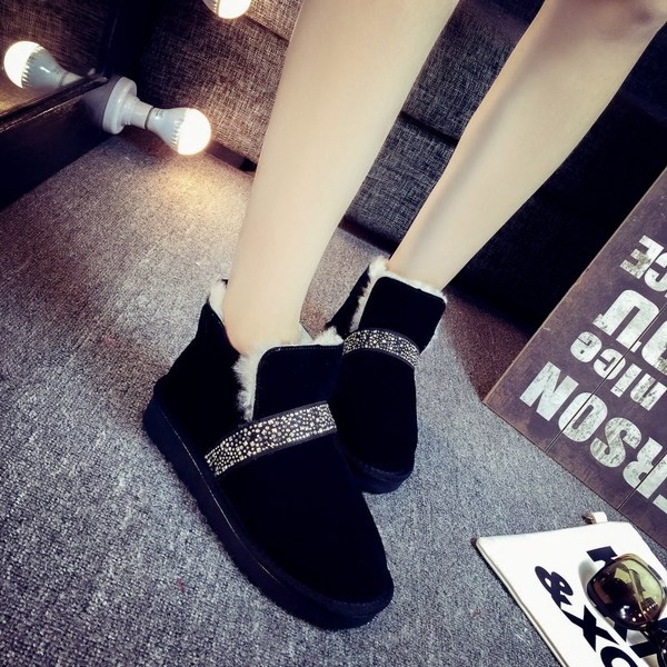 Κομψές γυναικείες μπότες με πέτρες σε μαύρο και καφέ χρώμα