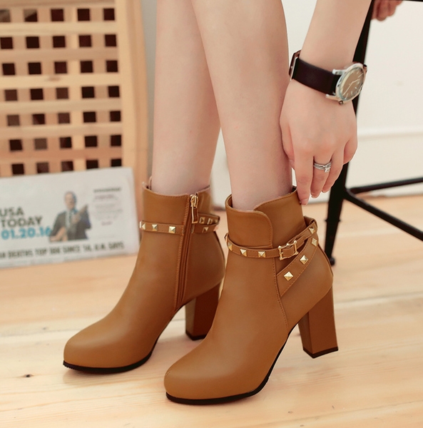 Есенно-зимни боти с дебело високо токче - бял, черен, червен, кафяв цвят. 