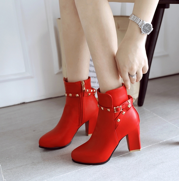 Есенно-зимни боти с дебело високо токче - бял, черен, червен, кафяв цвят. 