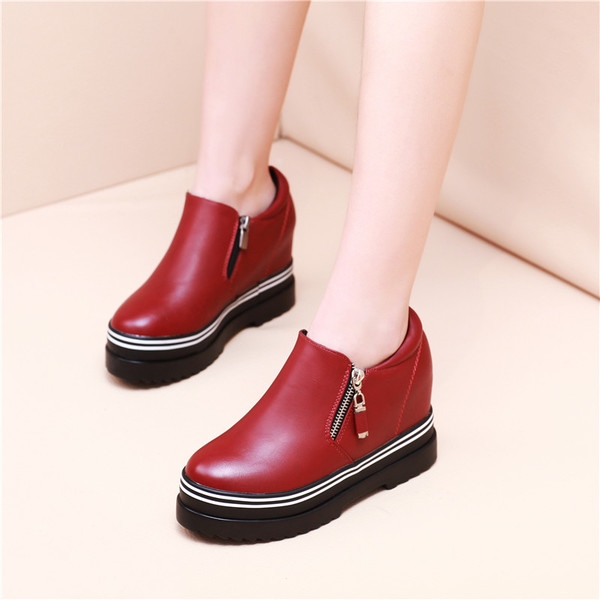 Женски обувки с цип в черно и червено. 